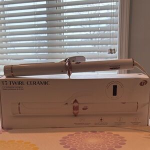 T3 Twirl Ceramic Curling Iron in White and Rose Gold